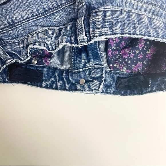 Forever 21 Girls Size 11/12 Denim Shorts 2" Inseam Distressed Floral Pockets - Picture 6 of 8